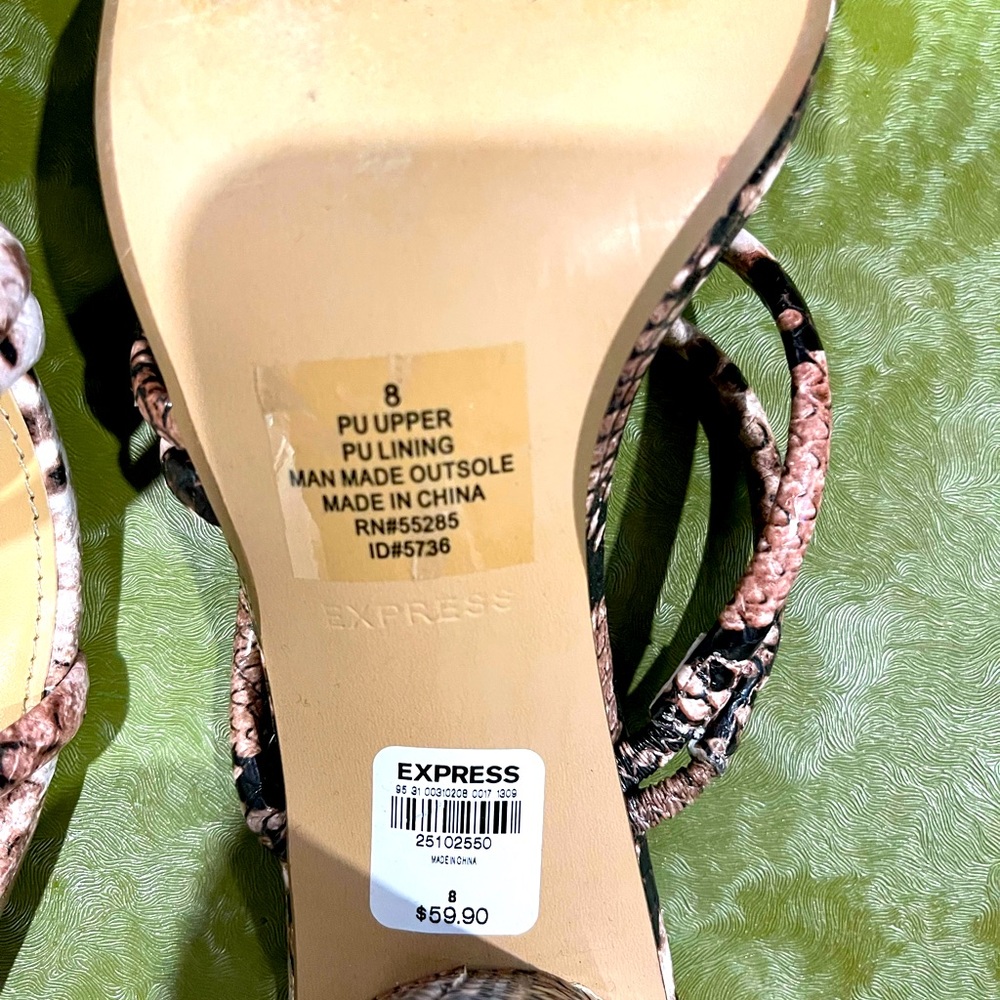 Express Sandals 👡 - Picture 2 of 3